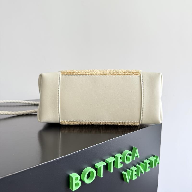 Bottega Veneta Raffia Small Andiamo Sea salt 827478