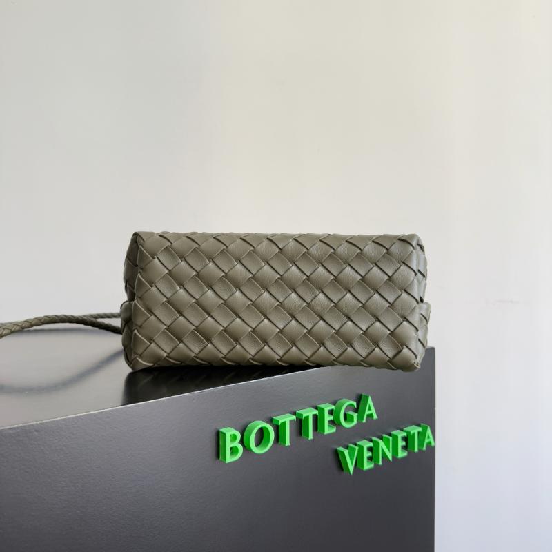 Bottega Veneta Small Andiamo Cypress 743568
