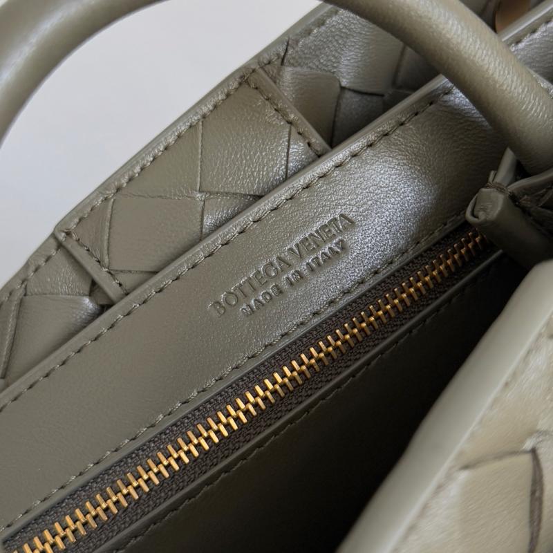 Bottega Veneta Small Andiamo Cypress 743568