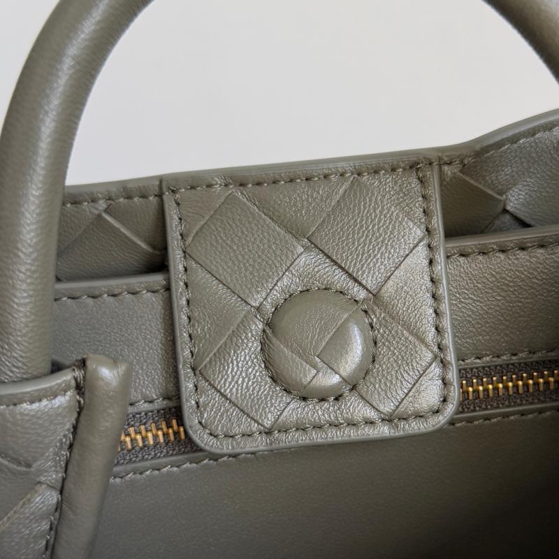 Bottega Veneta Small Andiamo Cypress 743568