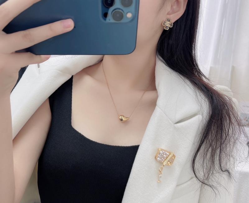Chanel Brooch SCB81203