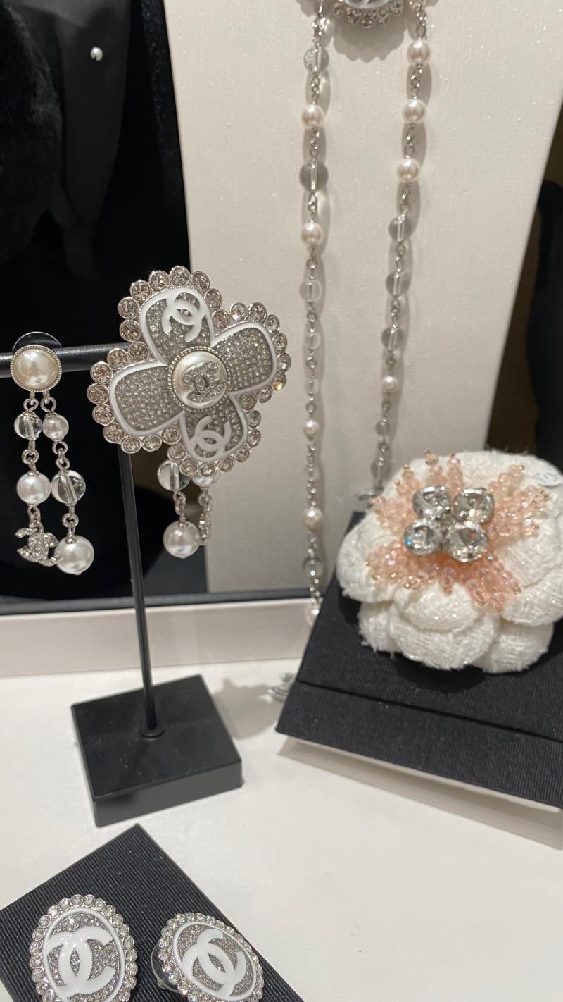 Chanel Brooch SCB81204
