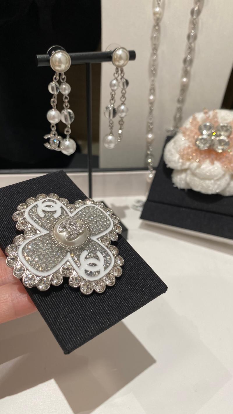 Chanel Brooch SCB81204