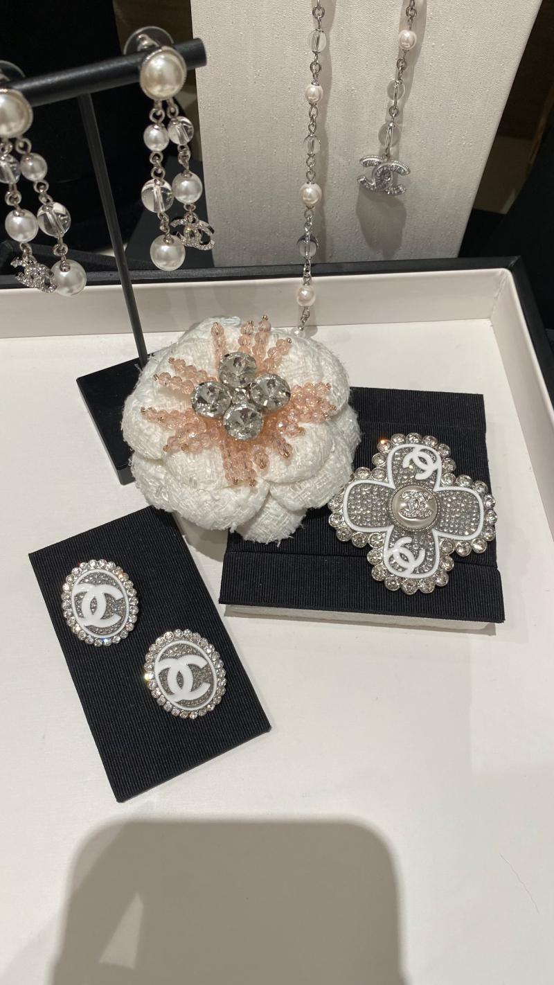 Chanel Brooch SCB81204