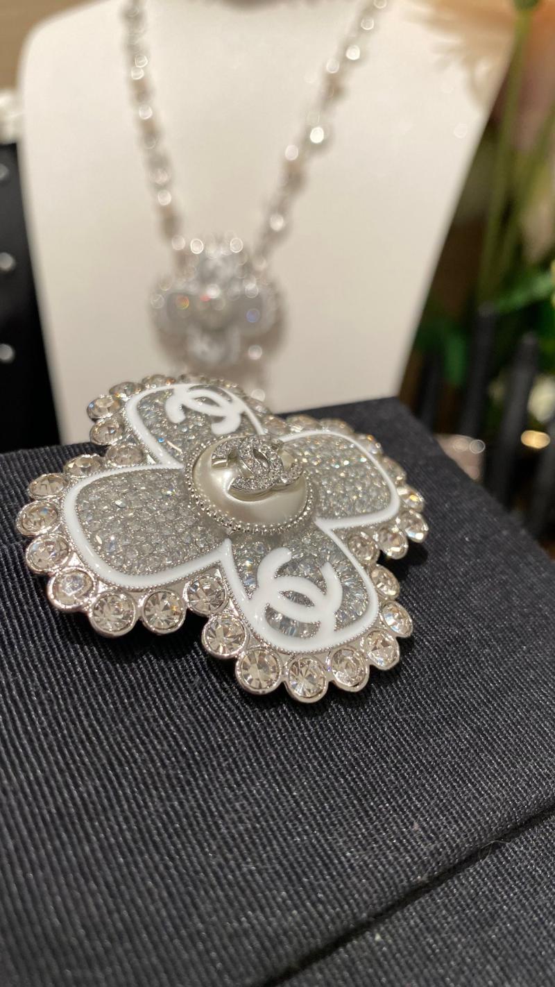 Chanel Brooch SCB81204