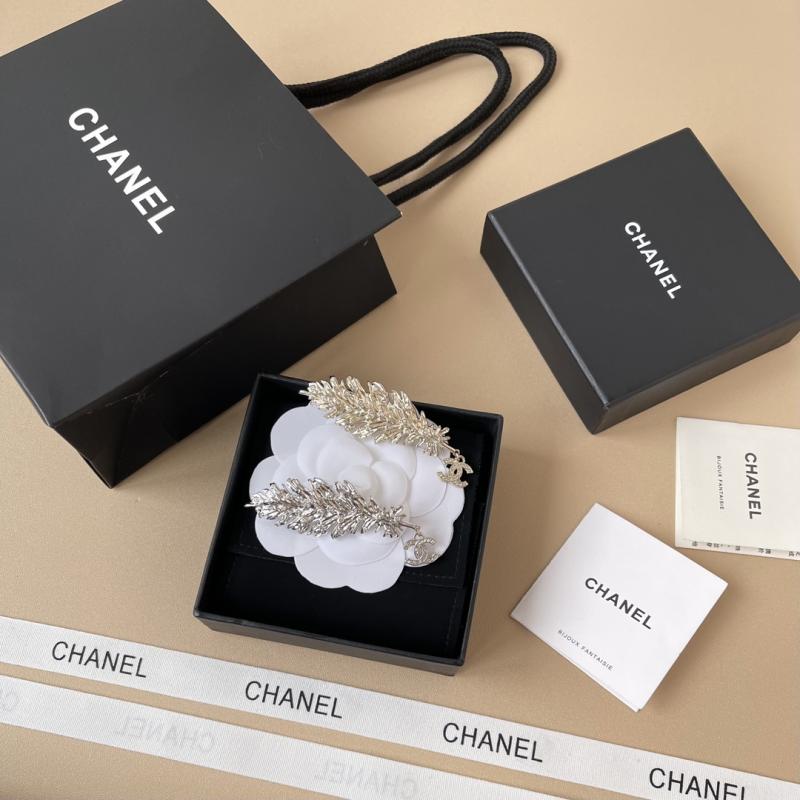 Chanel Brooch YCB72010