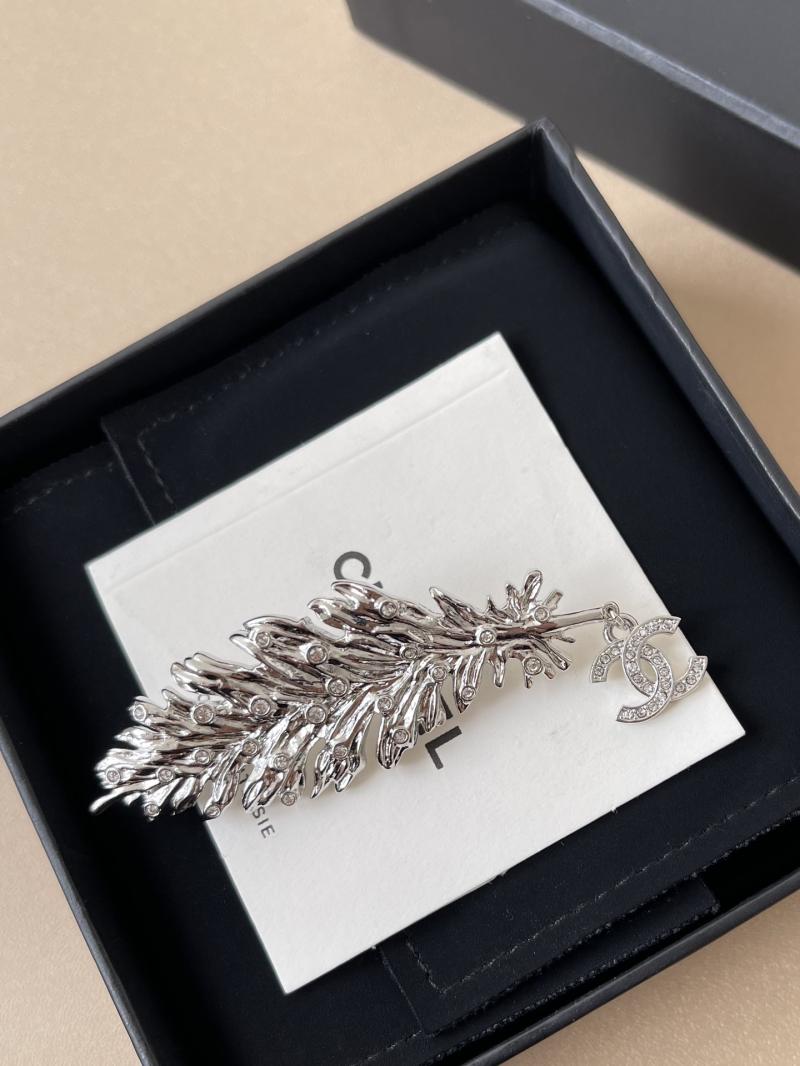 Chanel Brooch YCB72010