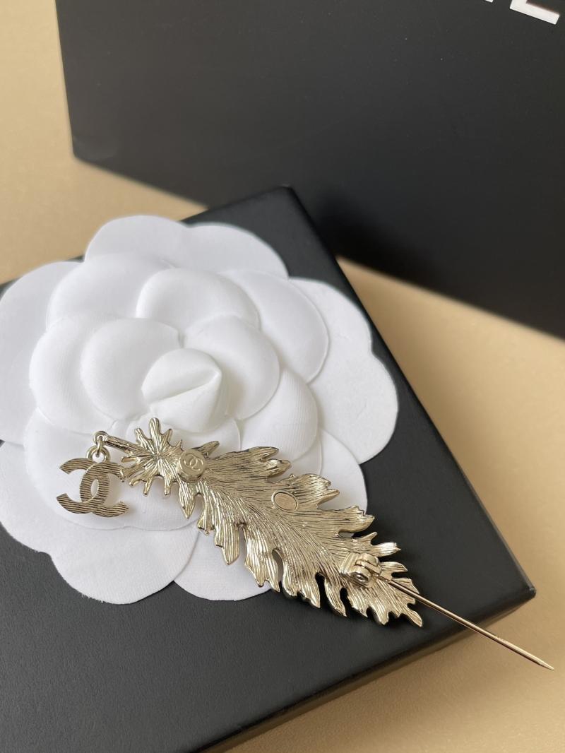 Chanel Brooch YCB72010