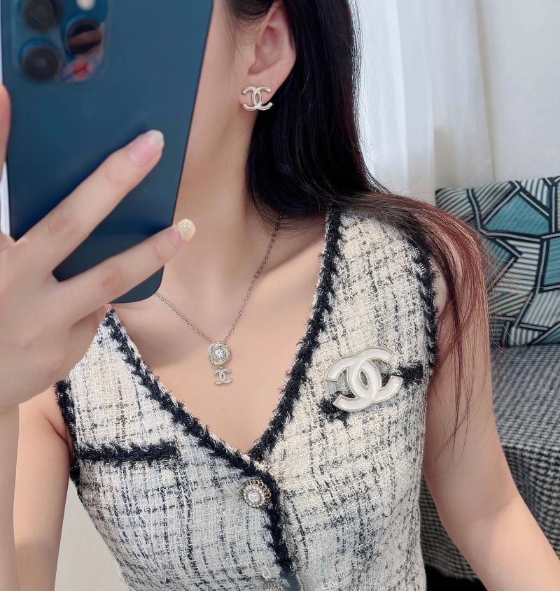 Chanel Brooch YCB72011