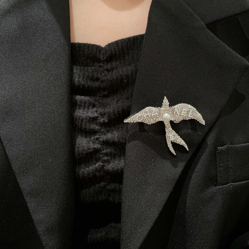 Chanel Brooch YCB72404