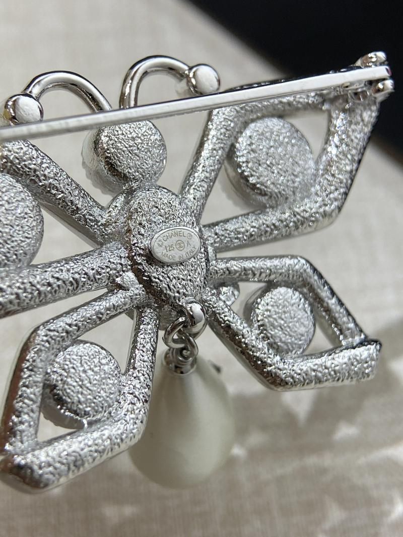 Chanel Brooch YCB81001