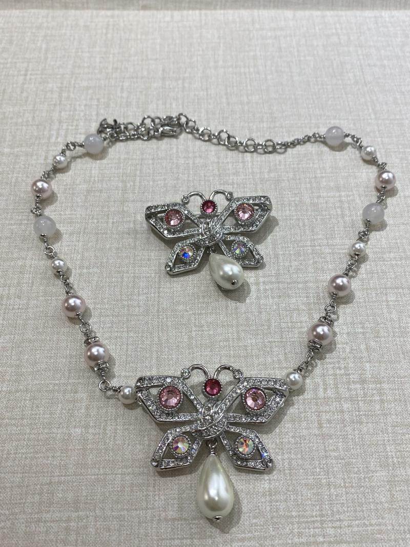 Chanel Brooch YCB81001
