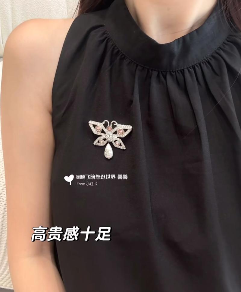 Chanel Brooch YCB81001