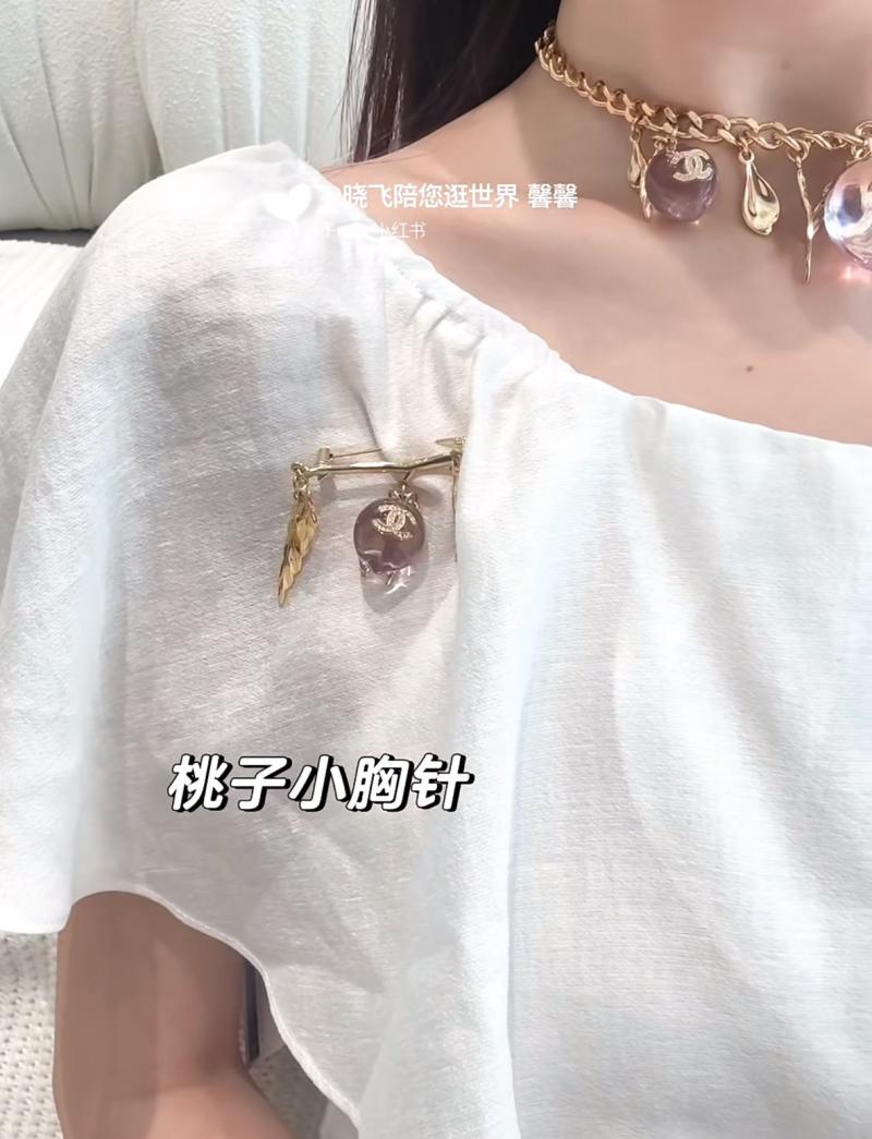 Chanel Brooch YCB81101