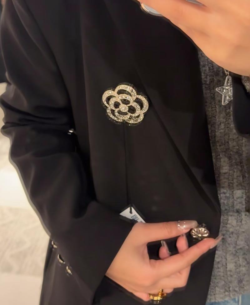 Chanel Brooch YCB81102