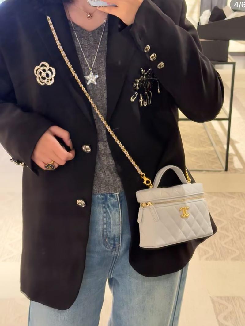 Chanel Brooch YCB81102