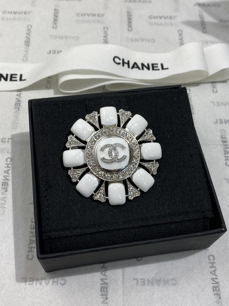 Chanel Brooch YCB81105