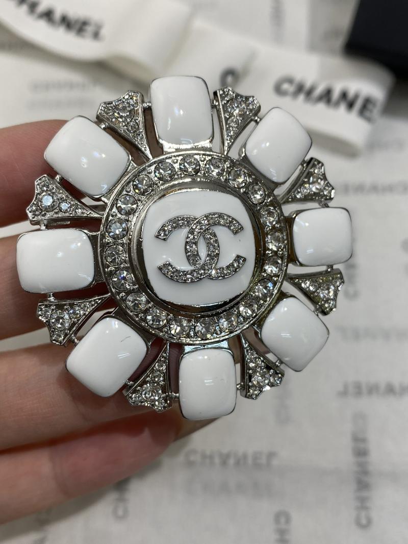 Chanel Brooch YCB81105