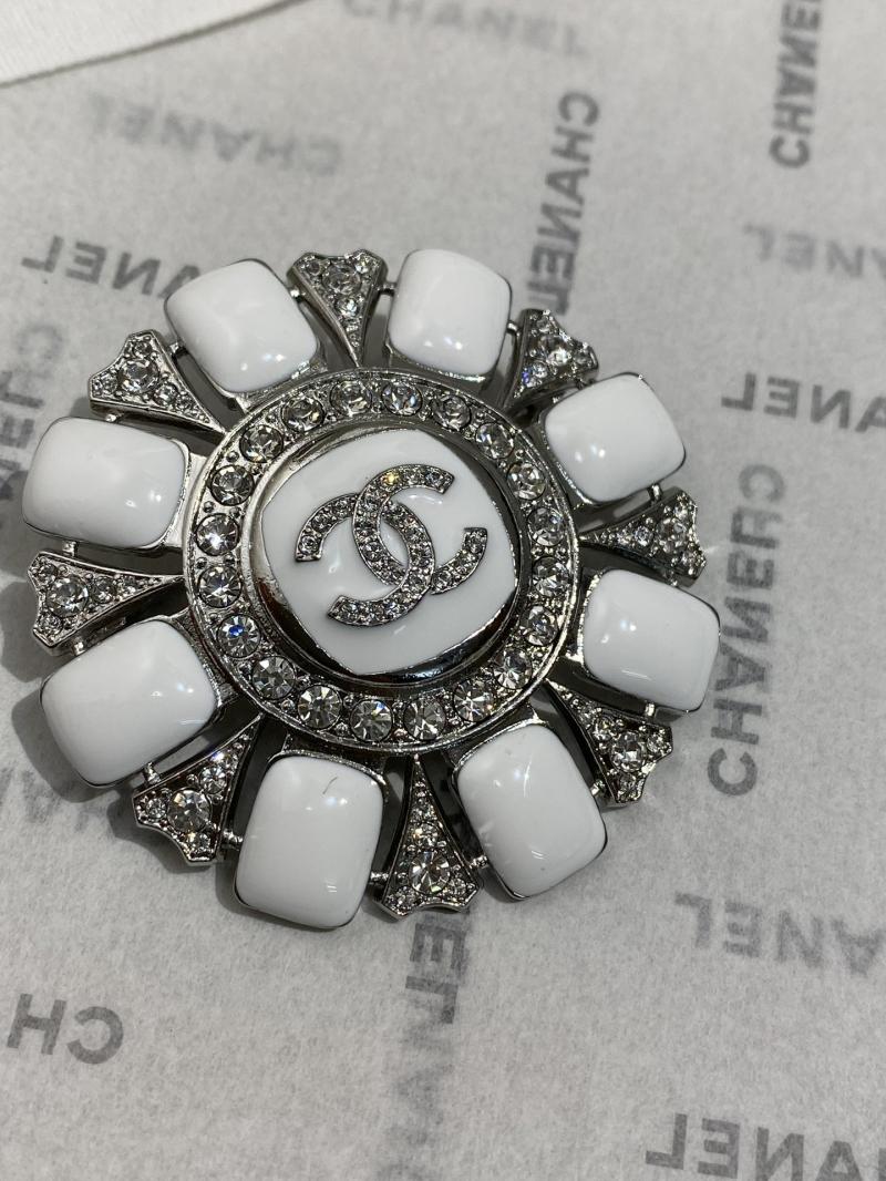 Chanel Brooch YCB81105