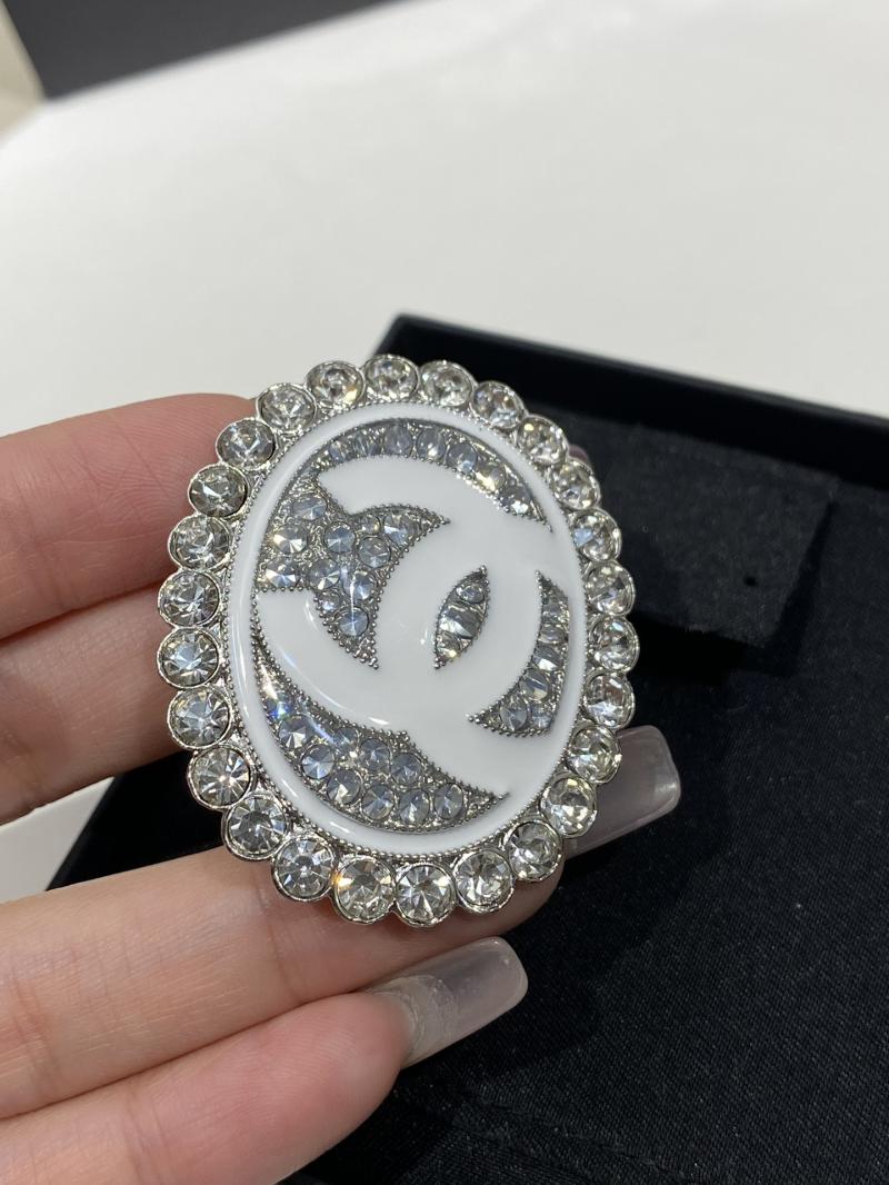 Chanel Brooch YCB81106