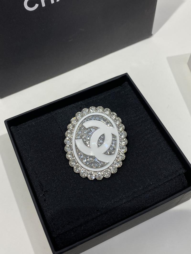 Chanel Brooch YCB81106