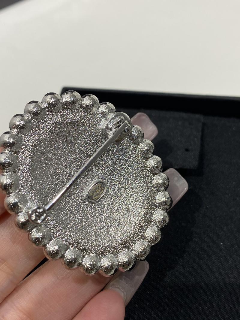 Chanel Brooch YCB81106