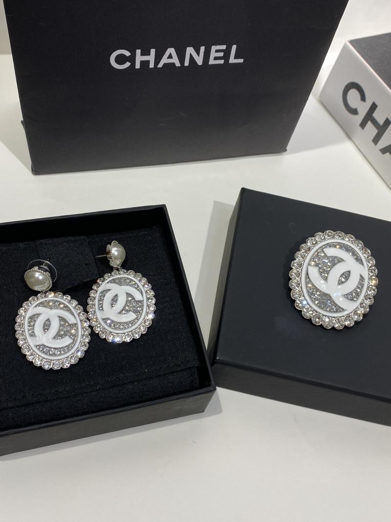 Chanel Brooch YCB81106