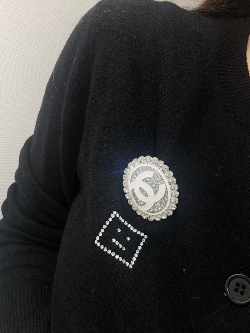 Chanel Brooch YCB81106