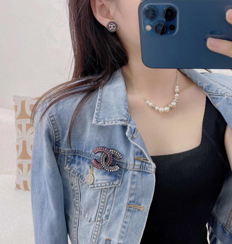 Chanel Brooch YCB81108
