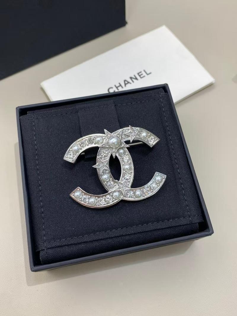 Chanel Brooch YCB81110