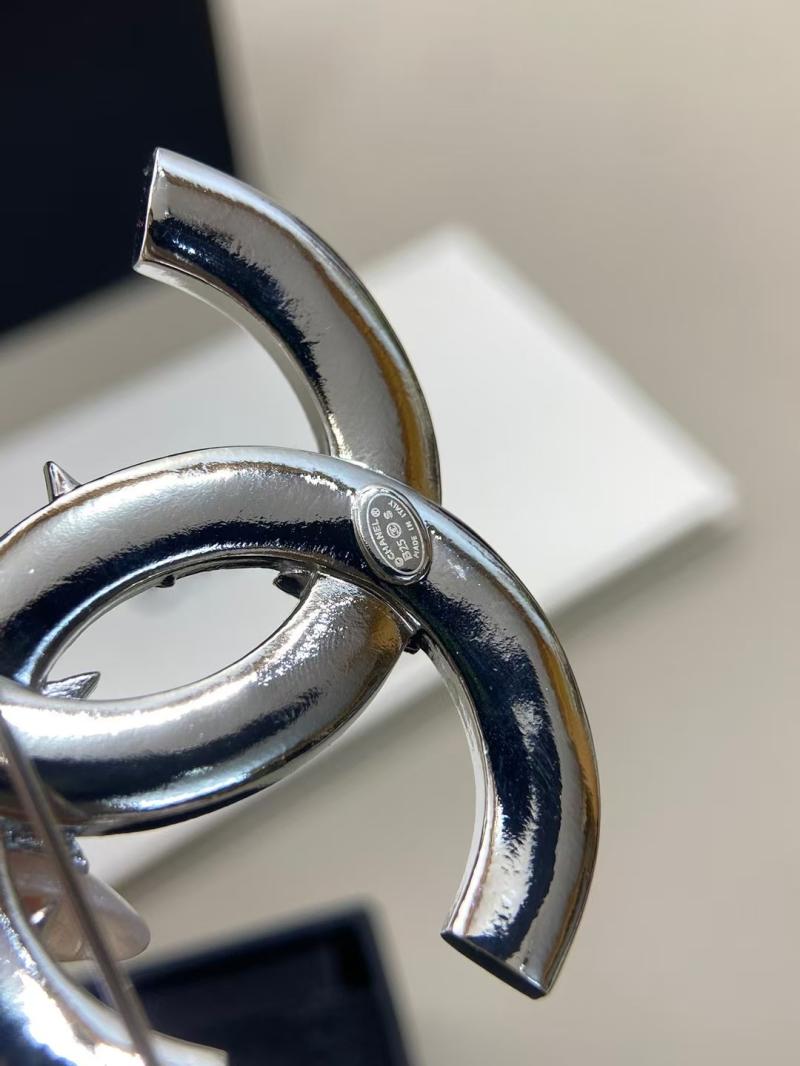 Chanel Brooch YCB81110