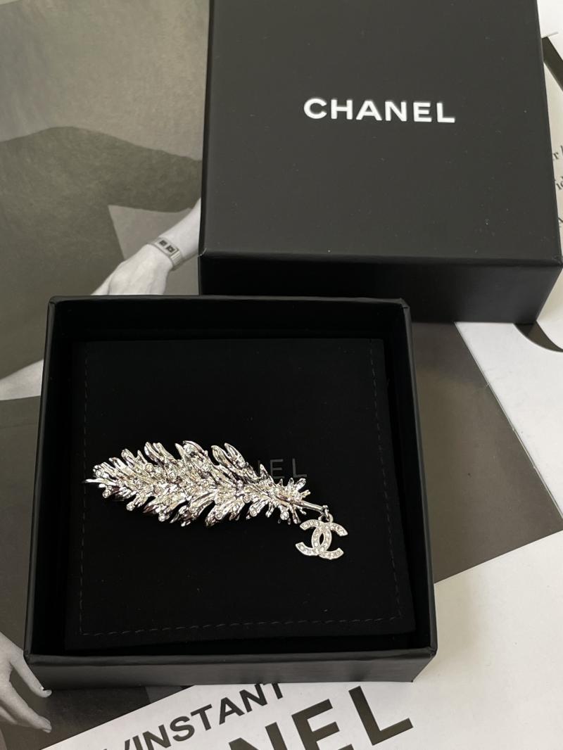 Chanel Brooch YCB81111