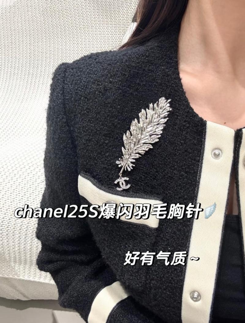 Chanel Brooch YCB81111
