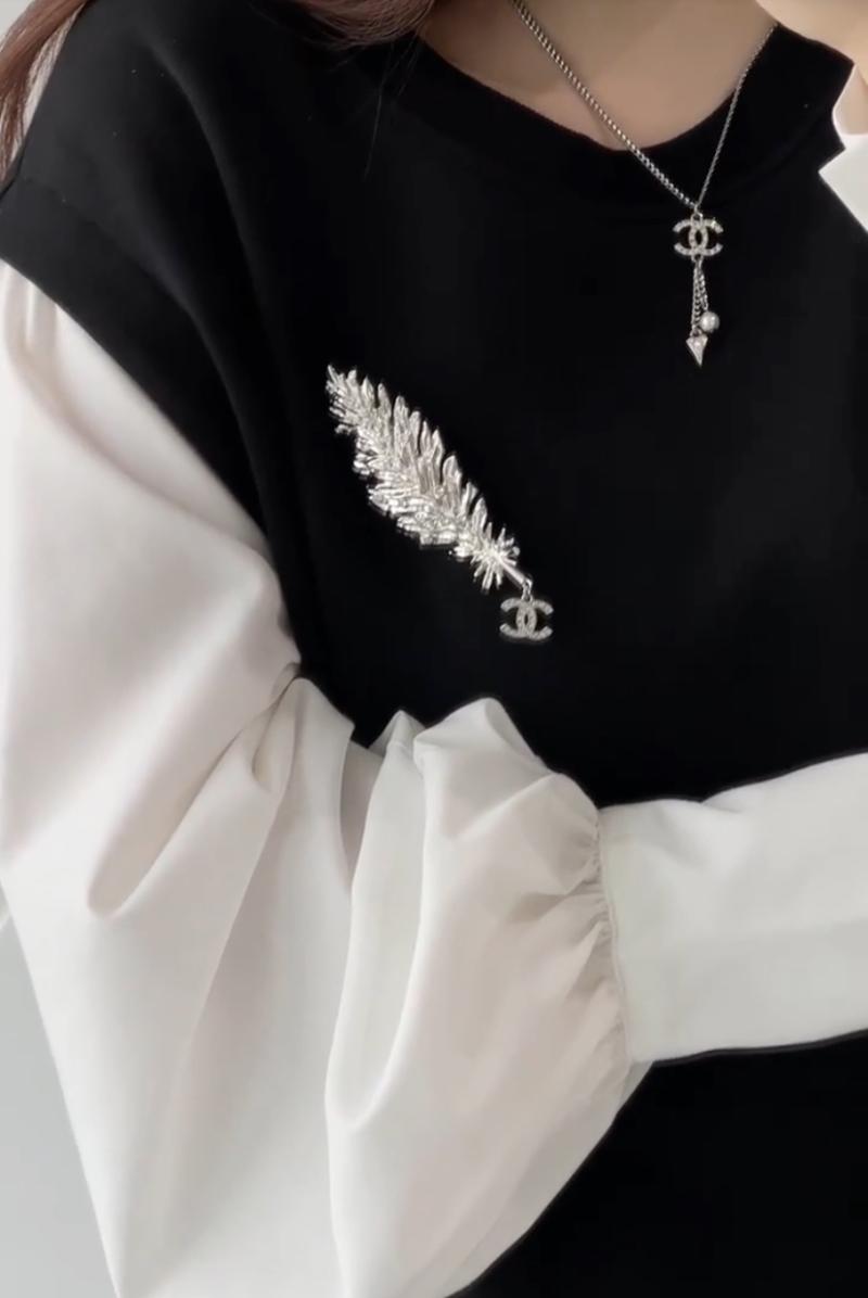 Chanel Brooch YCB81111