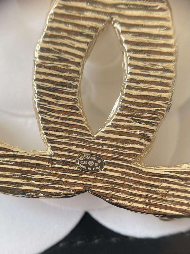 Chanel Brooch YCB81113