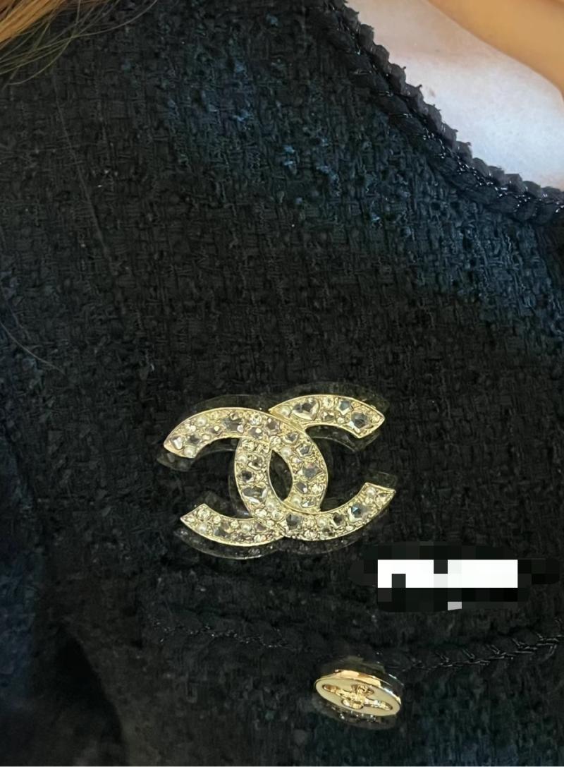 Chanel Brooch YCB81115