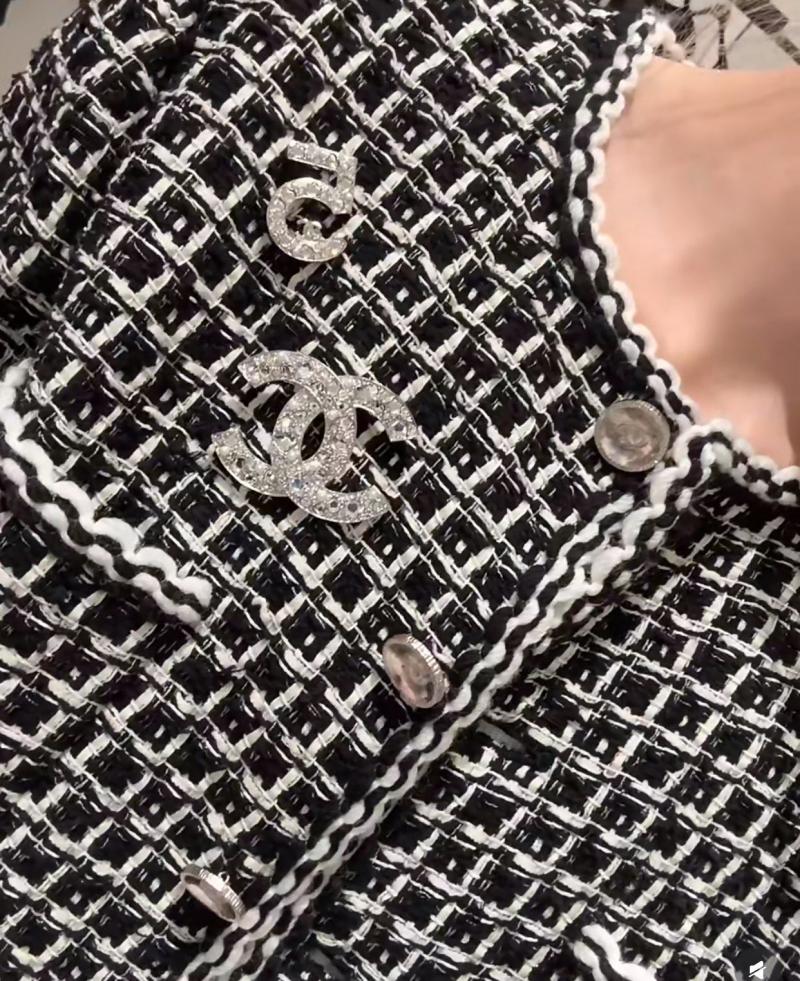 Chanel Brooch YCB81116