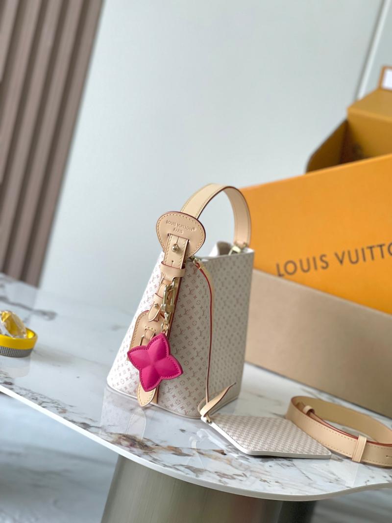 Louis Vuitton All In BB M15130