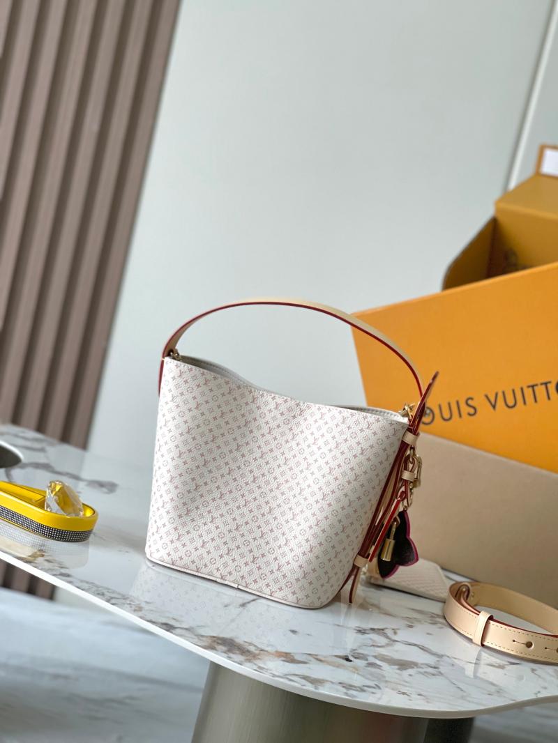 Louis Vuitton All In BB M15130