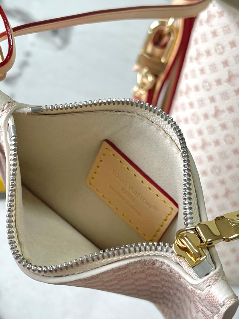 Louis Vuitton All In BB M15130
