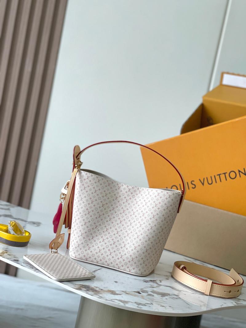 Louis Vuitton All In BB M15130