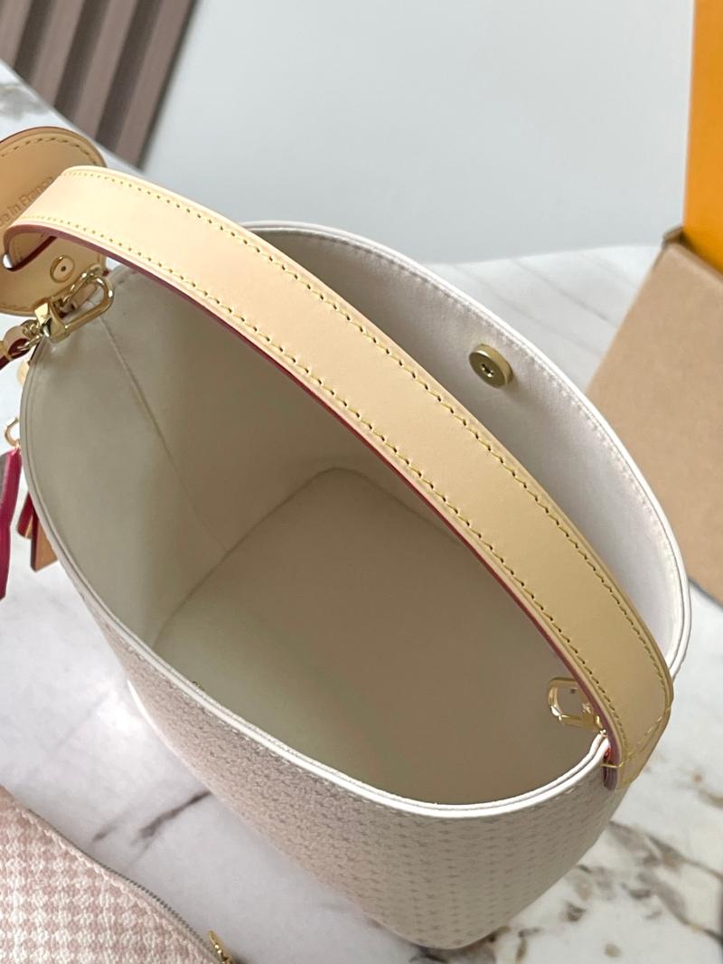 Louis Vuitton All In BB M15130