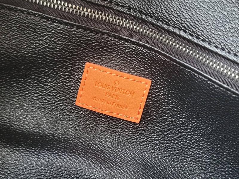 Louis Vuitton Dopp Kit M15246