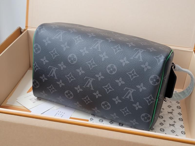 Louis Vuitton Dopp Kit M26433
