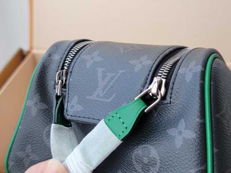 Louis Vuitton Dopp Kit M26433