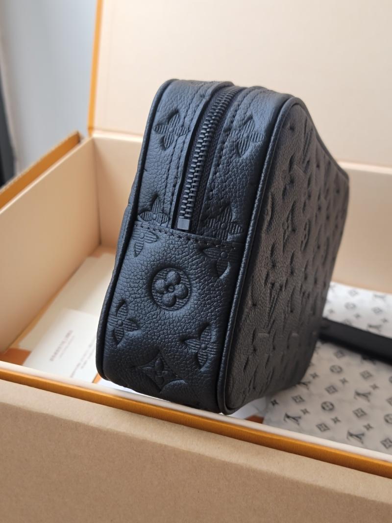 Louis Vuitton Pochette Kasai M14910