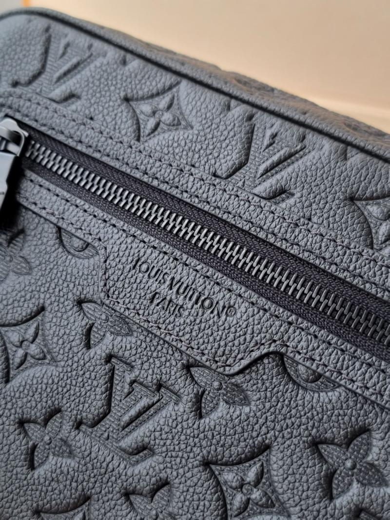 Louis Vuitton Pochette Kasai M14910