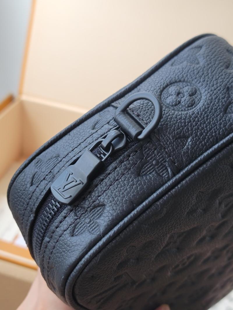 Louis Vuitton Pochette Kasai M14910