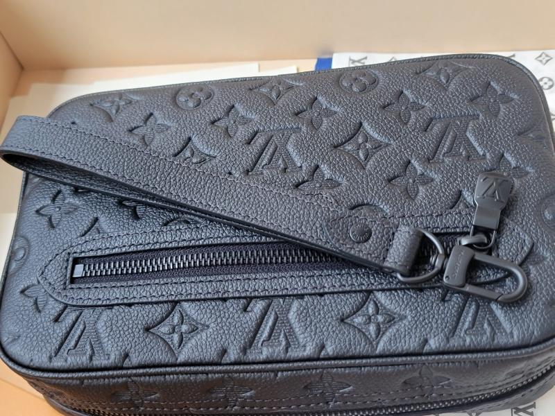 Louis Vuitton Pochette Kasai M14910