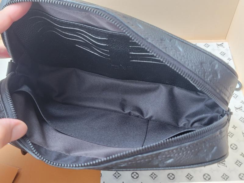Louis Vuitton Pochette Kasai M14910